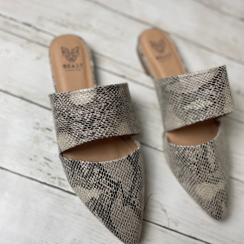 Beast fashion snake print flat mules